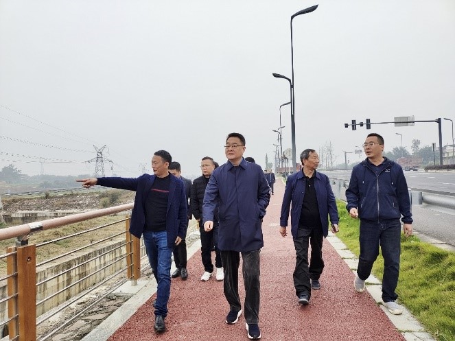 集團公司黨委書記、董事長鄧華一行前往青白江現(xiàn)代種業(yè)園區(qū)等調(diào)研