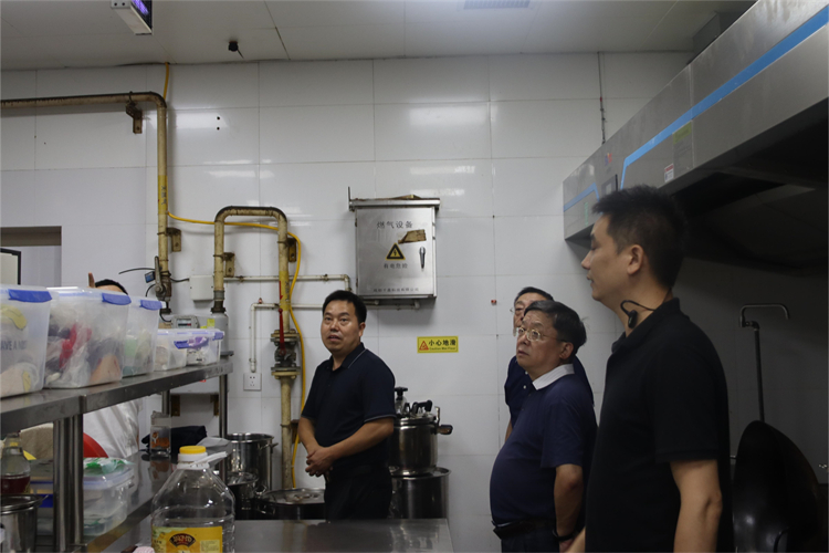 省供銷社黨組成員、理事會副主任向偉益帶隊檢查指導(dǎo)棉麻集團(tuán)安全生產(chǎn)工作