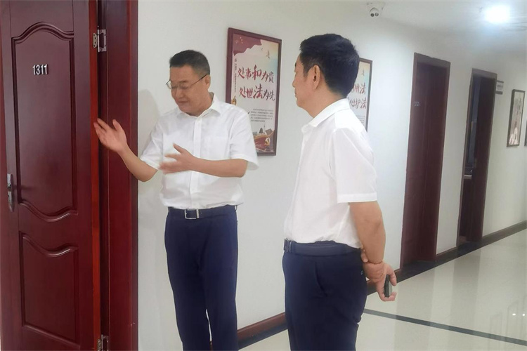 省供銷社黨組成員、機(jī)關(guān)黨委書記李先明帶隊檢查指導(dǎo)棉麻集團(tuán)安全生產(chǎn)工作